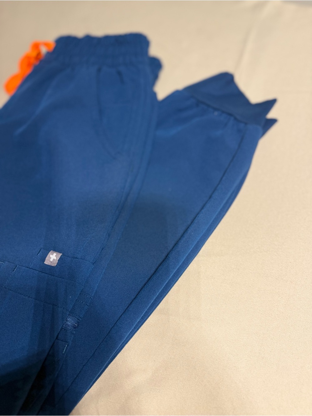FIGS Uman High Waisted Relaxed Jogger Scrub Pants Deep Reef & Orange XXS Regular - Picture 4 of 5